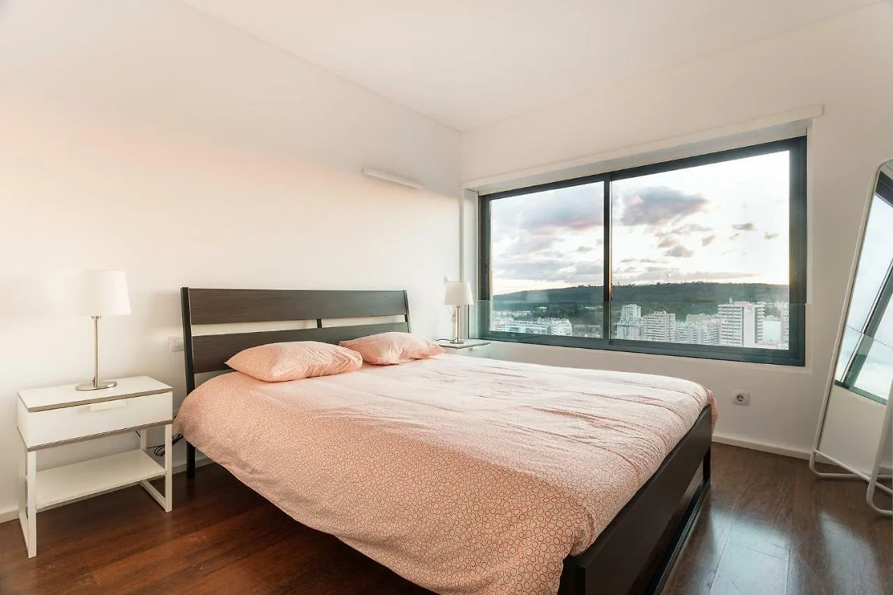 Apartment Skyscraper Riverview Lisbon With Indoor Pool